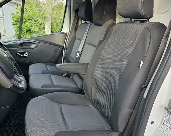 Белый Рено Трафик, объемом двигателя 2 л и пробегом 260 тыс. км за 16700 $, фото 9 на Automoto.ua