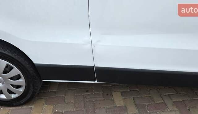 Белый Рено Трафик, объемом двигателя 2 л и пробегом 94 тыс. км за 23200 $, фото 5 на Automoto.ua