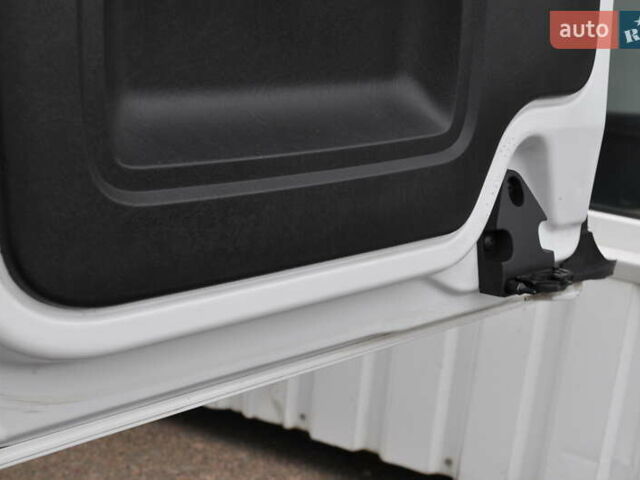 Белый Рено Трафик, объемом двигателя 2 л и пробегом 160 тыс. км за 32500 $, фото 46 на Automoto.ua