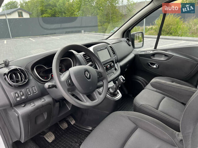 Белый Рено Трафик, объемом двигателя 2 л и пробегом 182 тыс. км за 17600 $, фото 32 на Automoto.ua