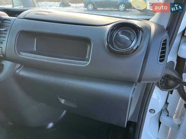 Белый Рено Трафик, объемом двигателя 2 л и пробегом 188 тыс. км за 22900 $, фото 24 на Automoto.ua