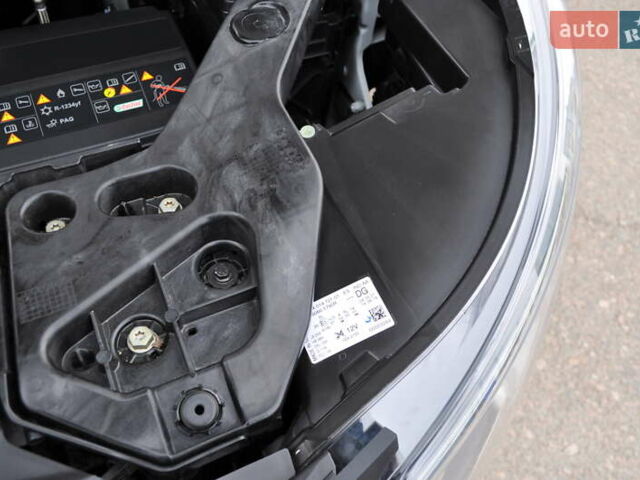 Белый Рено Трафик, объемом двигателя 2 л и пробегом 160 тыс. км за 32500 $, фото 124 на Automoto.ua