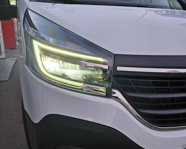 Белый Рено Трафик, объемом двигателя 2 л и пробегом 260 тыс. км за 16700 $, фото 22 на Automoto.ua