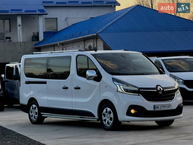 Белый Рено Трафик, объемом двигателя 2 л и пробегом 148 тыс. км за 23500 $, фото 1 на Automoto.ua