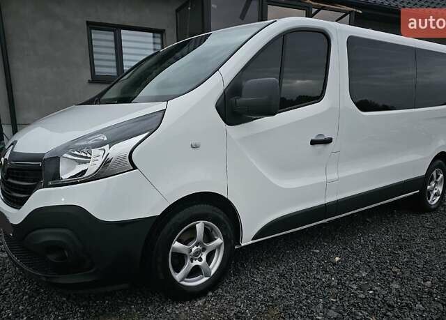 Белый Рено Трафик, объемом двигателя 2 л и пробегом 247 тыс. км за 24999 $, фото 1 на Automoto.ua