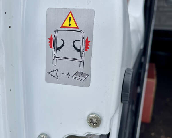 Білий Рено Трафік, об'ємом двигуна 2 л та пробігом 198 тис. км за 16600 $, фото 40 на Automoto.ua