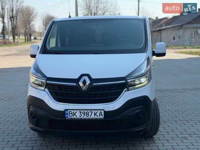Белый Рено Трафик, объемом двигателя 2 л и пробегом 255 тыс. км за 21900 $, фото 3 на Automoto.ua