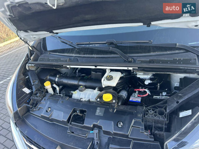 Белый Рено Трафик, объемом двигателя 2 л и пробегом 127 тыс. км за 22000 $, фото 13 на Automoto.ua