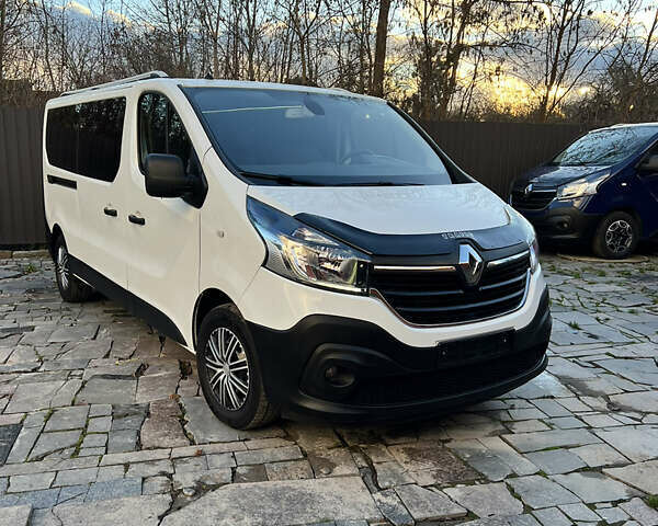 Белый Рено Трафик, объемом двигателя 2 л и пробегом 210 тыс. км за 21500 $, фото 1 на Automoto.ua