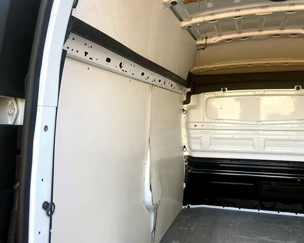 Белый Рено Трафик, объемом двигателя 2 л и пробегом 175 тыс. км за 20700 $, фото 45 на Automoto.ua