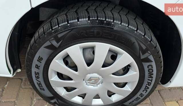 Белый Рено Трафик, объемом двигателя 2 л и пробегом 94 тыс. км за 23200 $, фото 18 на Automoto.ua