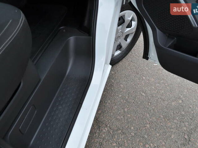 Белый Рено Трафик, объемом двигателя 2 л и пробегом 160 тыс. км за 32500 $, фото 100 на Automoto.ua