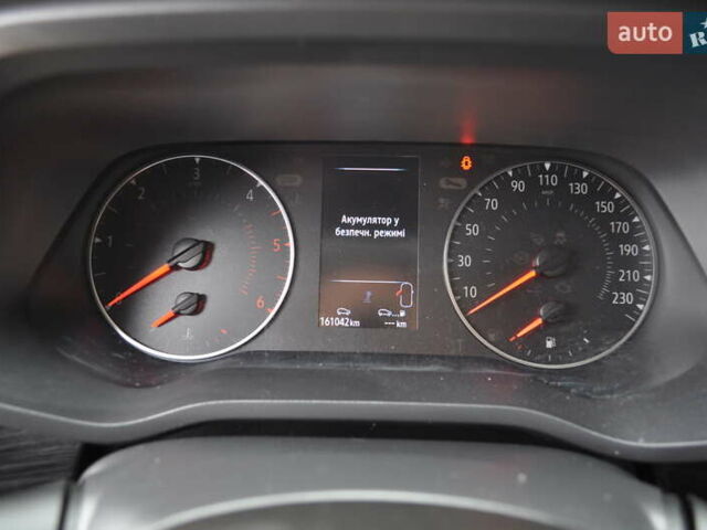 Белый Рено Трафик, объемом двигателя 2 л и пробегом 160 тыс. км за 32500 $, фото 64 на Automoto.ua