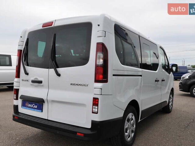 Белый Рено Трафик, объемом двигателя 2 л и пробегом 160 тыс. км за 32500 $, фото 36 на Automoto.ua