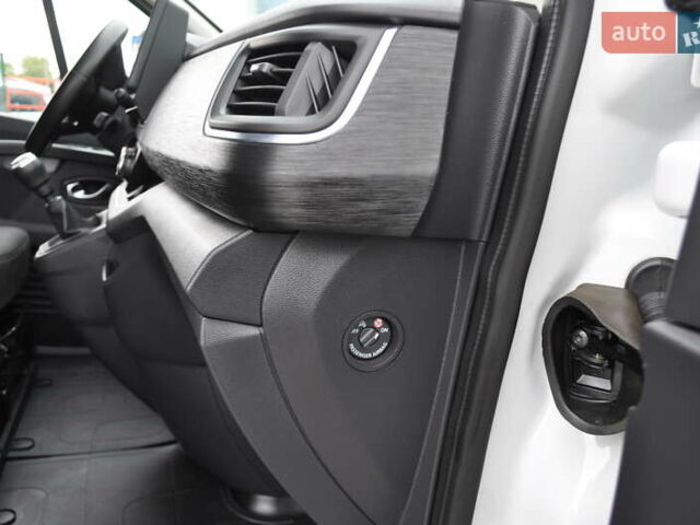 Белый Рено Трафик, объемом двигателя 2 л и пробегом 160 тыс. км за 32500 $, фото 96 на Automoto.ua