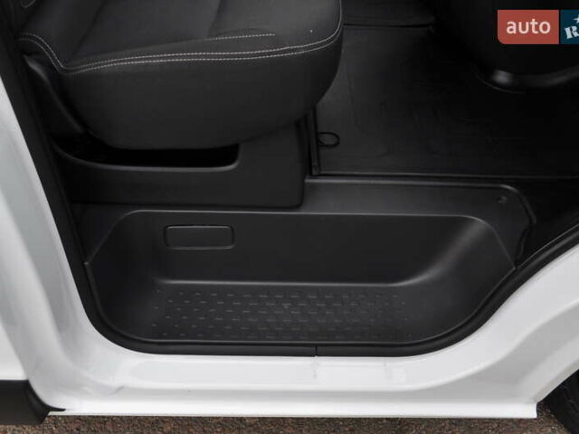 Белый Рено Трафик, объемом двигателя 2 л и пробегом 160 тыс. км за 32500 $, фото 93 на Automoto.ua