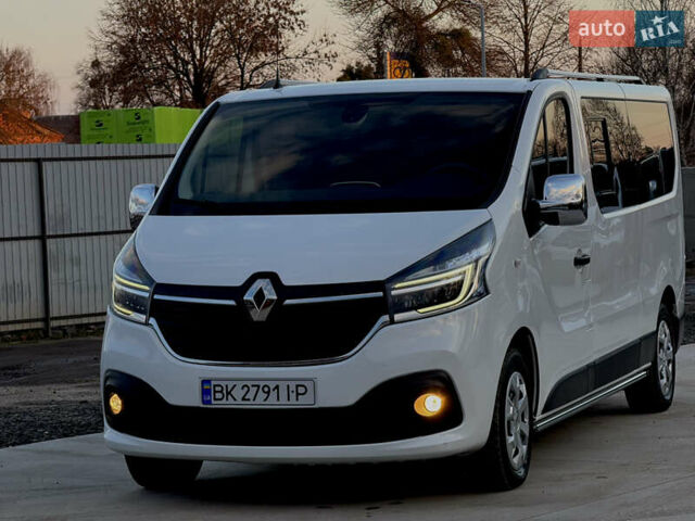 Белый Рено Трафик, объемом двигателя 2 л и пробегом 148 тыс. км за 23500 $, фото 3 на Automoto.ua