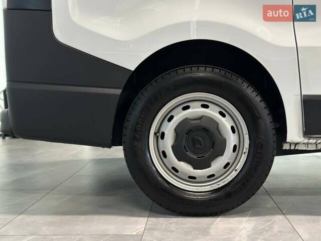 Белый Рено Трафик, объемом двигателя 1.99 л и пробегом 109 тыс. км за 28990 $, фото 6 на Automoto.ua