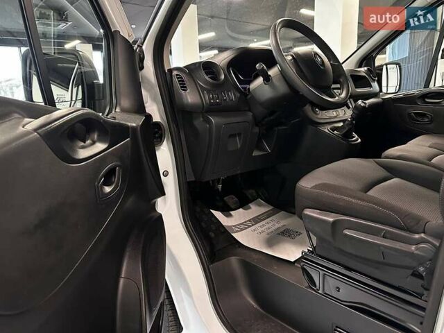 Белый Рено Трафик, объемом двигателя 1.99 л и пробегом 109 тыс. км за 28990 $, фото 13 на Automoto.ua