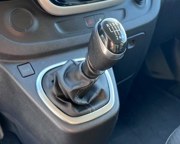 Белый Рено Трафик, объемом двигателя 2 л и пробегом 186 тыс. км за 17750 $, фото 32 на Automoto.ua