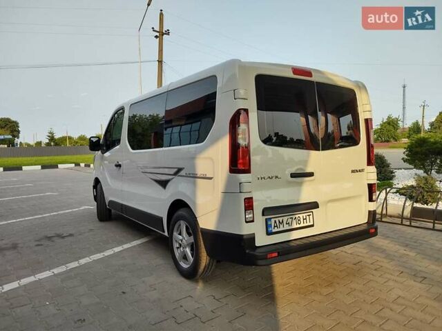 Білий Рено Трафік, об'ємом двигуна 2 л та пробігом 8 тис. км за 36000 $, фото 17 на Automoto.ua
