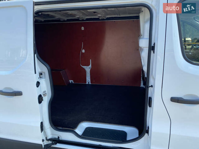 Белый Рено Трафик, объемом двигателя 2 л и пробегом 240 тыс. км за 20500 $, фото 16 на Automoto.ua