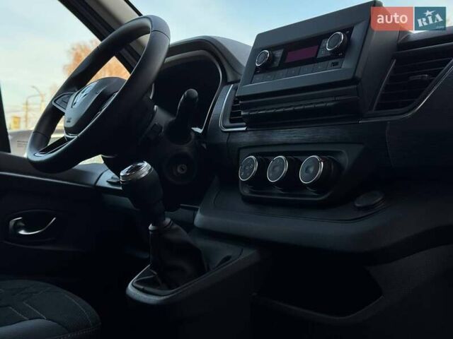 Білий Рено Трафік, об'ємом двигуна 2 л та пробігом 28 тис. км за 29399 $, фото 72 на Automoto.ua