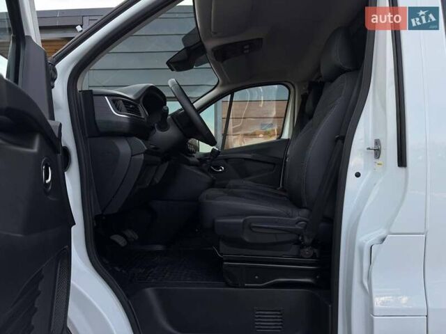 Білий Рено Трафік, об'ємом двигуна 2 л та пробігом 28 тис. км за 29399 $, фото 30 на Automoto.ua