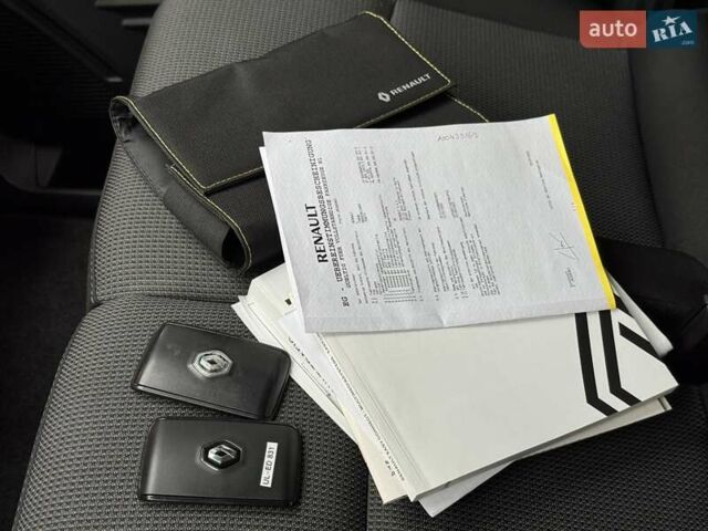 Білий Рено Трафік, об'ємом двигуна 2 л та пробігом 57 тис. км за 24769 $, фото 39 на Automoto.ua