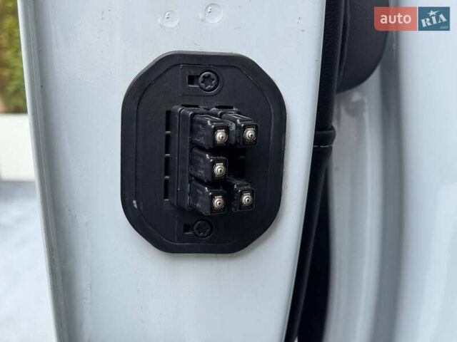 Білий Рено Трафік, об'ємом двигуна 2 л та пробігом 28 тис. км за 29399 $, фото 65 на Automoto.ua