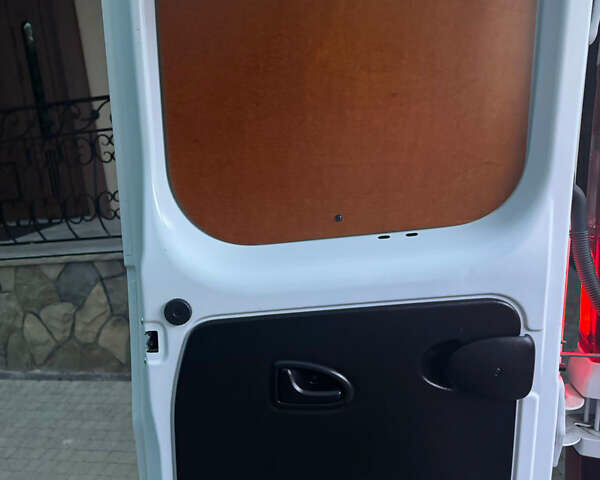 Белый Рено Трафик, объемом двигателя 2 л и пробегом 44 тыс. км за 30750 $, фото 12 на Automoto.ua