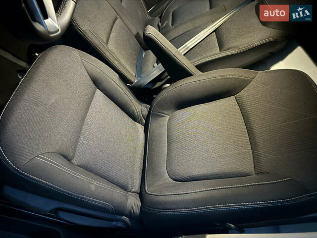 Белый Рено Трафик, объемом двигателя 2 л и пробегом 44 тыс. км за 30750 $, фото 7 на Automoto.ua