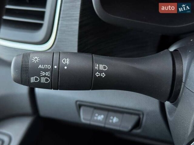 Білий Рено Трафік, об'ємом двигуна 2 л та пробігом 28 тис. км за 29399 $, фото 41 на Automoto.ua