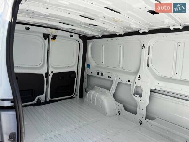 Белый Рено Трафик, объемом двигателя 2 л и пробегом 28 тыс. км за 26199 $, фото 53 на Automoto.ua