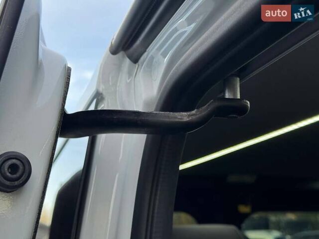 Білий Рено Трафік, об'ємом двигуна 2 л та пробігом 28 тис. км за 29399 $, фото 56 на Automoto.ua
