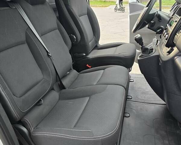 Белый Рено Трафик, объемом двигателя 2 л и пробегом 98 тыс. км за 23300 $, фото 29 на Automoto.ua