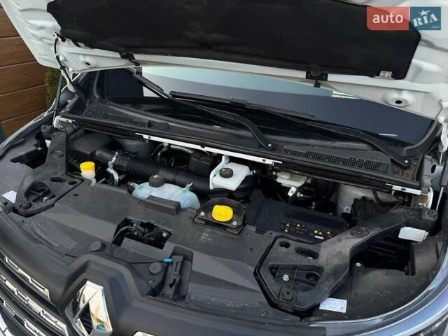 Білий Рено Трафік, об'ємом двигуна 2 л та пробігом 28 тис. км за 29399 $, фото 77 на Automoto.ua