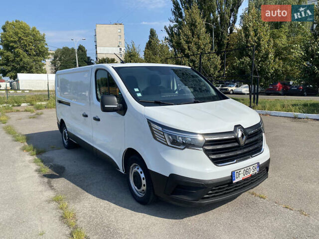 Белый Рено Трафик, объемом двигателя 2 л и пробегом 240 тыс. км за 21900 $, фото 1 на Automoto.ua