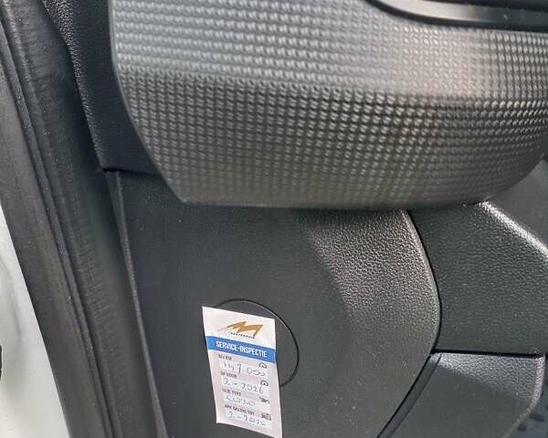 Белый Рено Трафик, объемом двигателя 2 л и пробегом 164 тыс. км за 21700 $, фото 14 на Automoto.ua