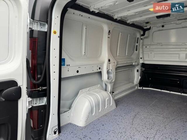 Білий Рено Трафік, об'ємом двигуна 2 л та пробігом 57 тис. км за 24769 $, фото 54 на Automoto.ua