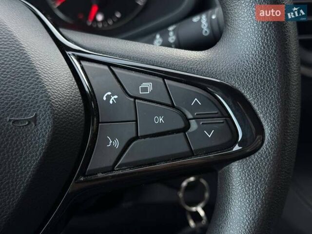 Білий Рено Трафік, об'ємом двигуна 2 л та пробігом 28 тис. км за 29399 $, фото 43 на Automoto.ua