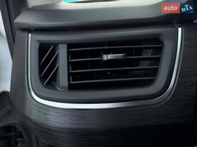 Білий Рено Трафік, об'ємом двигуна 2 л та пробігом 28 тис. км за 29399 $, фото 37 на Automoto.ua