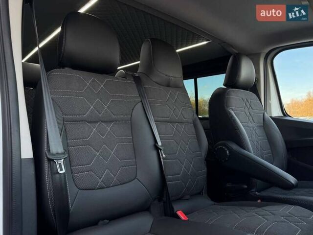 Білий Рено Трафік, об'ємом двигуна 2 л та пробігом 28 тис. км за 29399 $, фото 74 на Automoto.ua