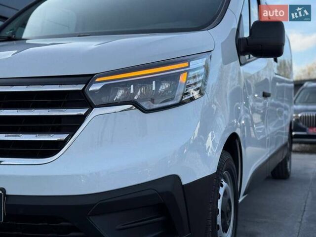 Білий Рено Трафік, об'ємом двигуна 2 л та пробігом 28 тис. км за 29399 $, фото 14 на Automoto.ua