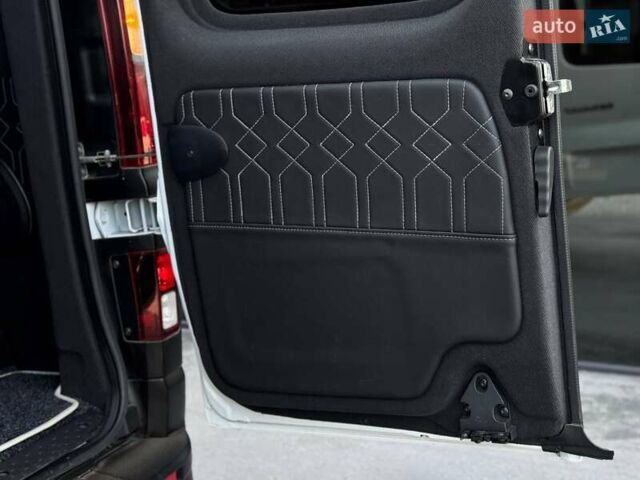 Білий Рено Трафік, об'ємом двигуна 2 л та пробігом 28 тис. км за 29399 $, фото 21 на Automoto.ua