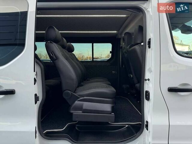 Білий Рено Трафік, об'ємом двигуна 2 л та пробігом 28 тис. км за 29399 $, фото 59 на Automoto.ua