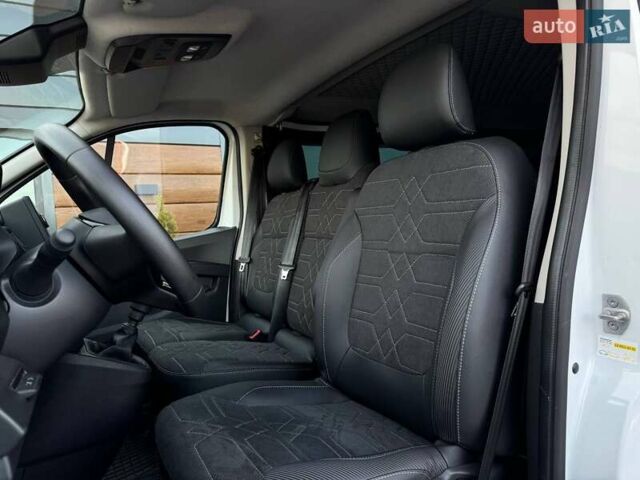 Білий Рено Трафік, об'ємом двигуна 2 л та пробігом 28 тис. км за 29399 $, фото 32 на Automoto.ua