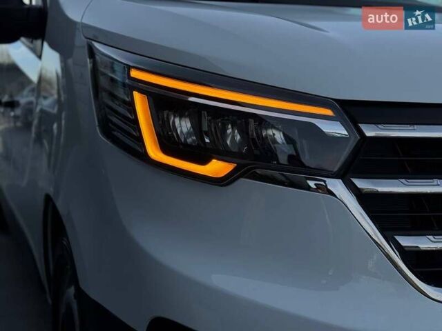 Білий Рено Трафік, об'ємом двигуна 2 л та пробігом 28 тис. км за 29399 $, фото 12 на Automoto.ua