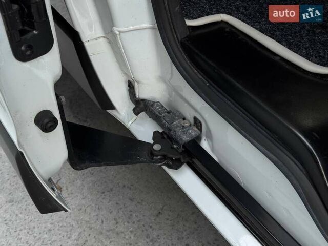 Білий Рено Трафік, об'ємом двигуна 2 л та пробігом 28 тис. км за 29399 $, фото 55 на Automoto.ua