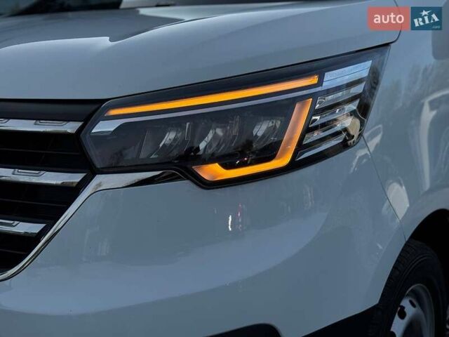 Білий Рено Трафік, об'ємом двигуна 2 л та пробігом 28 тис. км за 29399 $, фото 13 на Automoto.ua